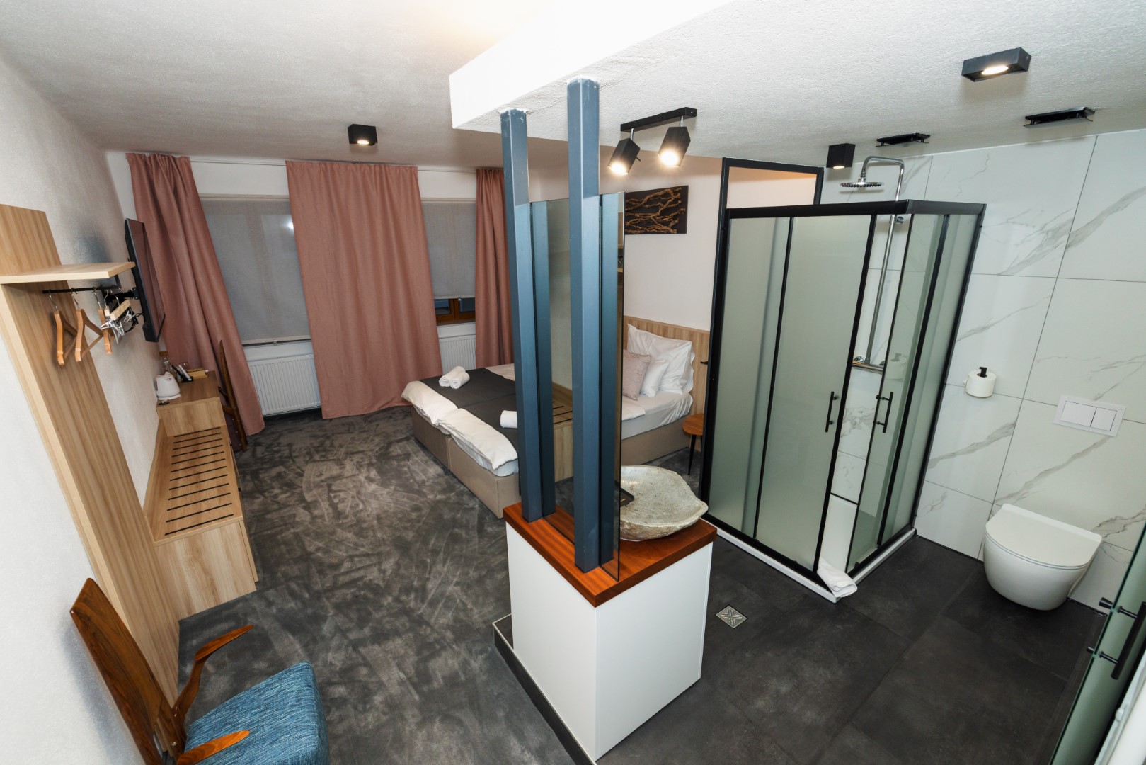 Room 3 detail